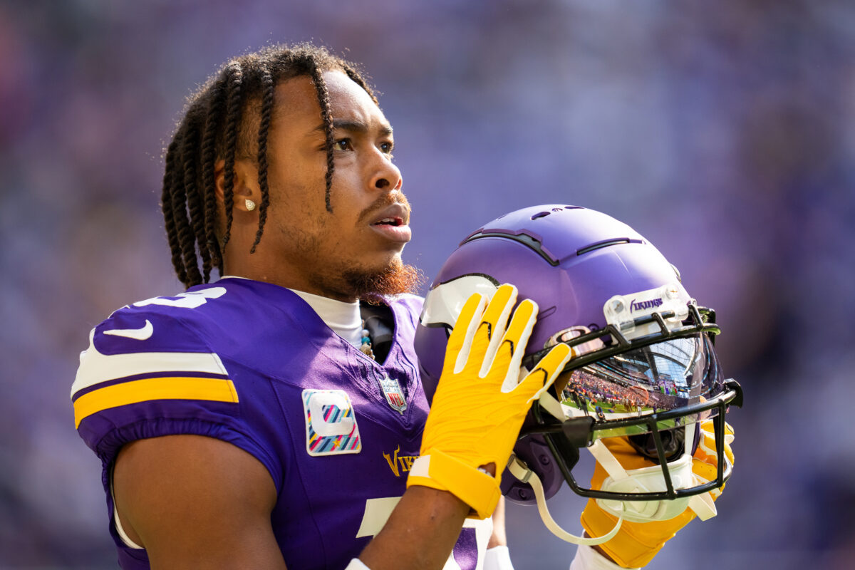 Vikings Justin Jefferson questionable to return with hamstring injury