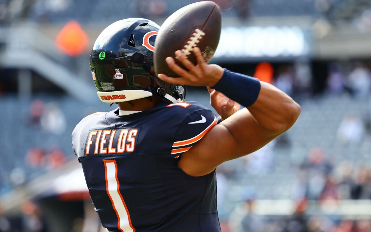 What former Bears players believe the team should do with Justin Fields this offseason