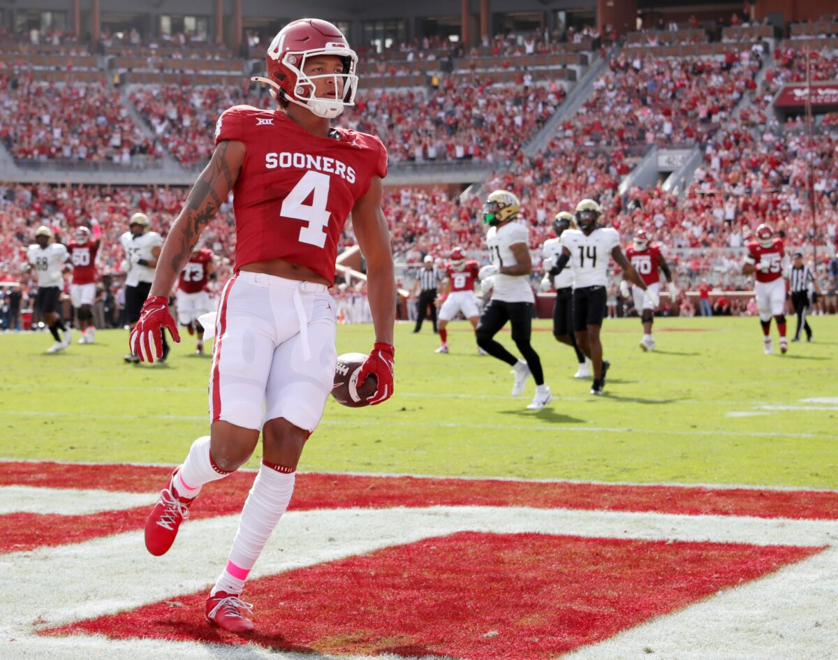 Oklahoma Sooners survive, beat the UCF Knights 31-29 to stay unbeaten