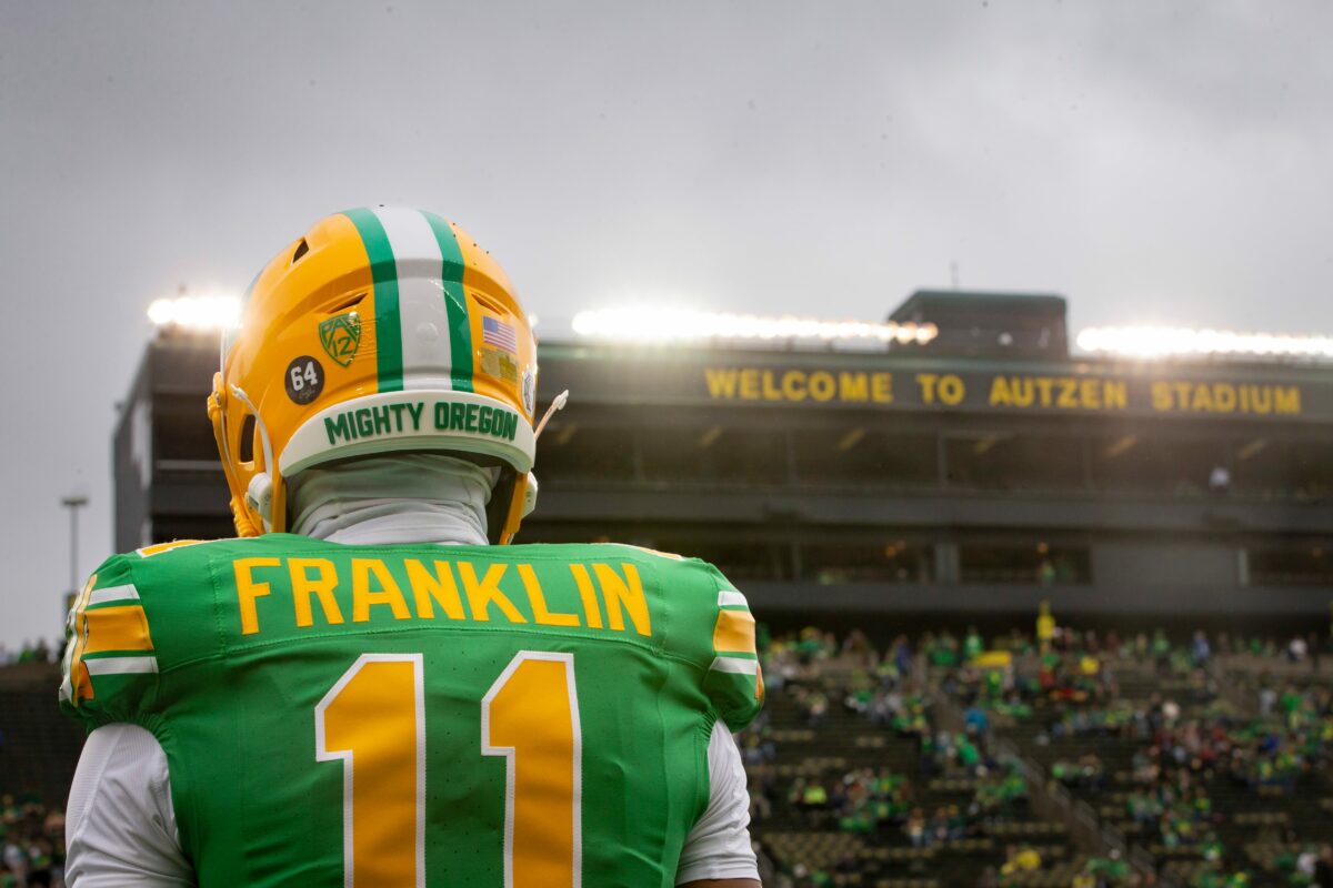 Photo Gallery: Oregon’s throwback jerseys steal the show in 38-24 win