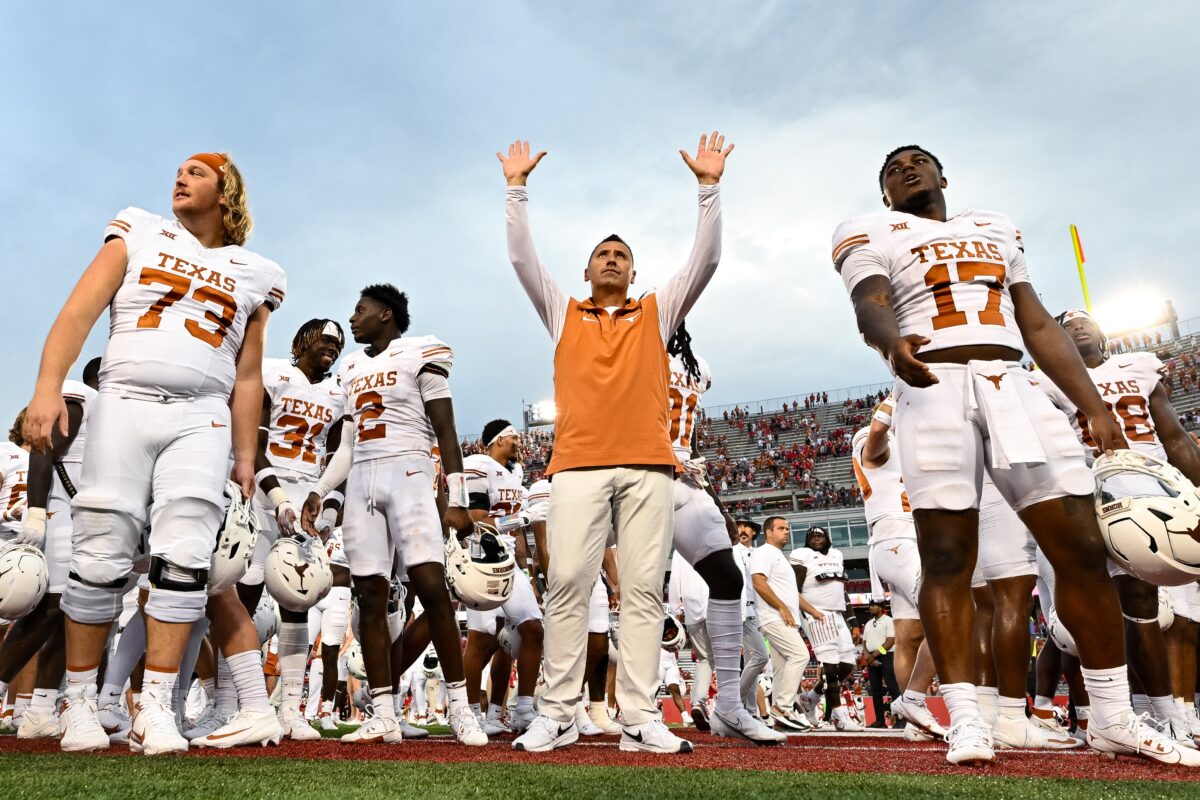 Social media reacts to Texas’ 31-24 victory over Houston