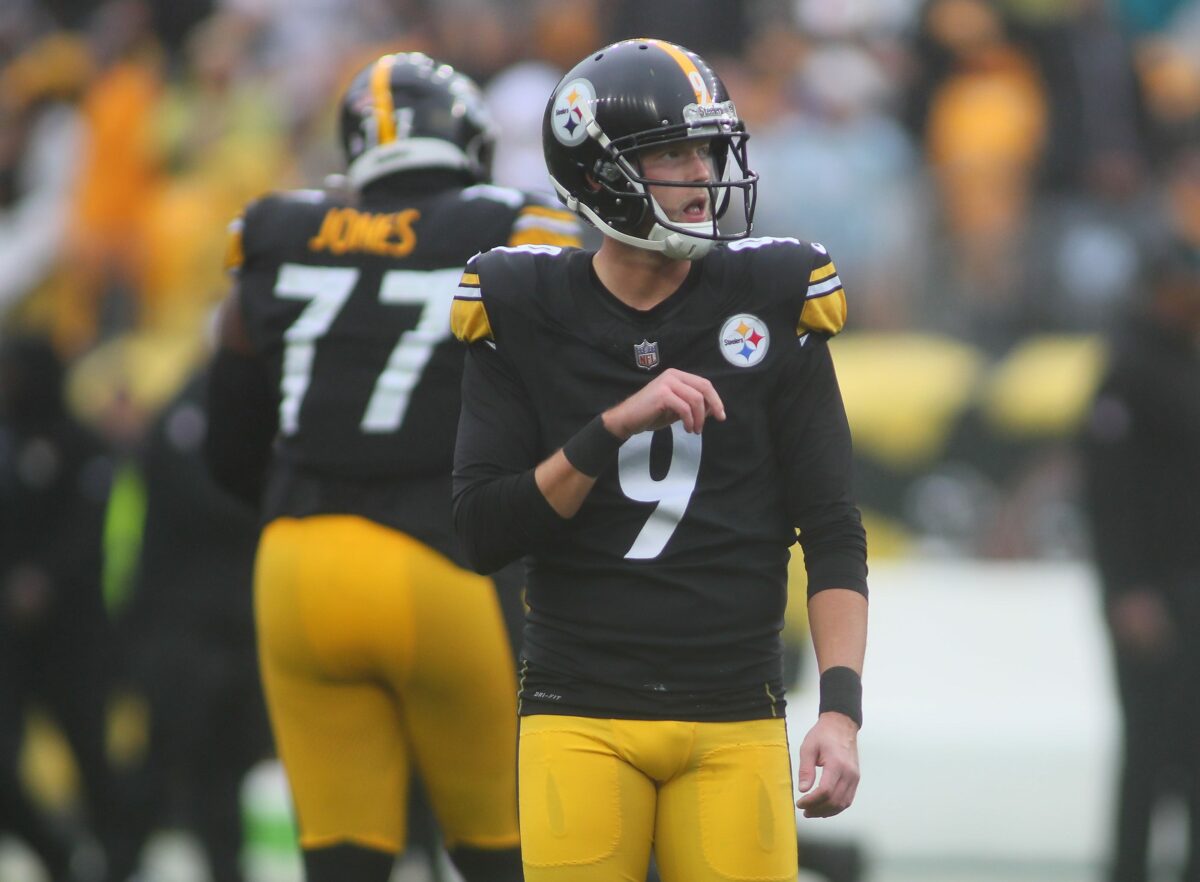 Steelers K Chris Boswell shares photos showing idiocy of offside call
