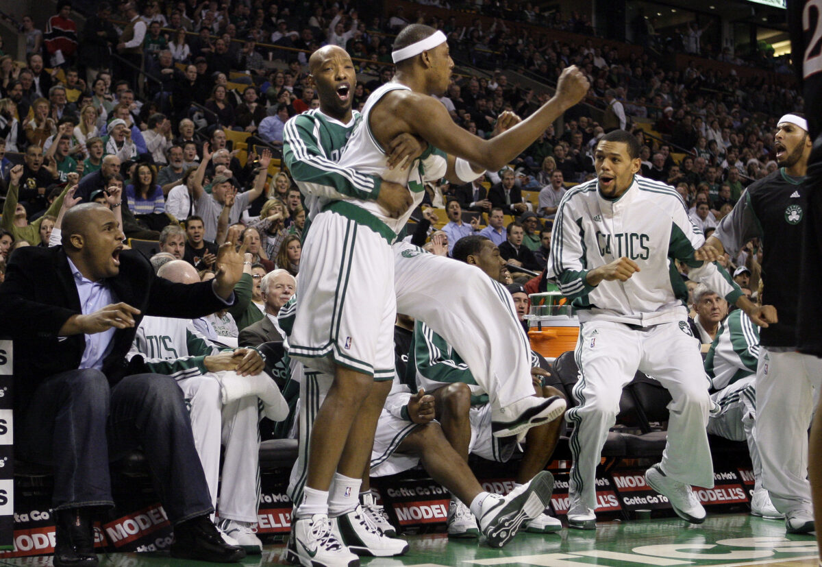 Paul Pierce, Sam Cassell, and Eddie House hold impromptu 3-point shooting contest