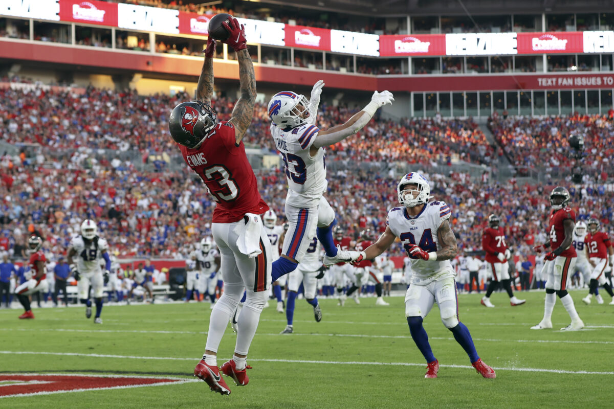 Who wins the Week 8 game between the Bucs and the Bills?