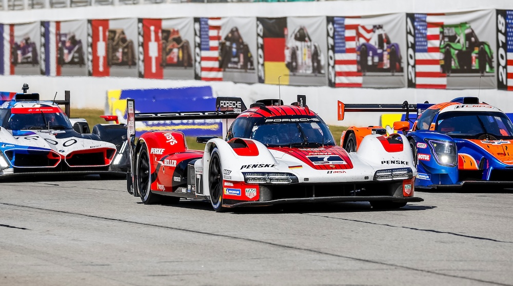 Porsche No. 7 leads Petit Le Mans – and championship race – after first quarter