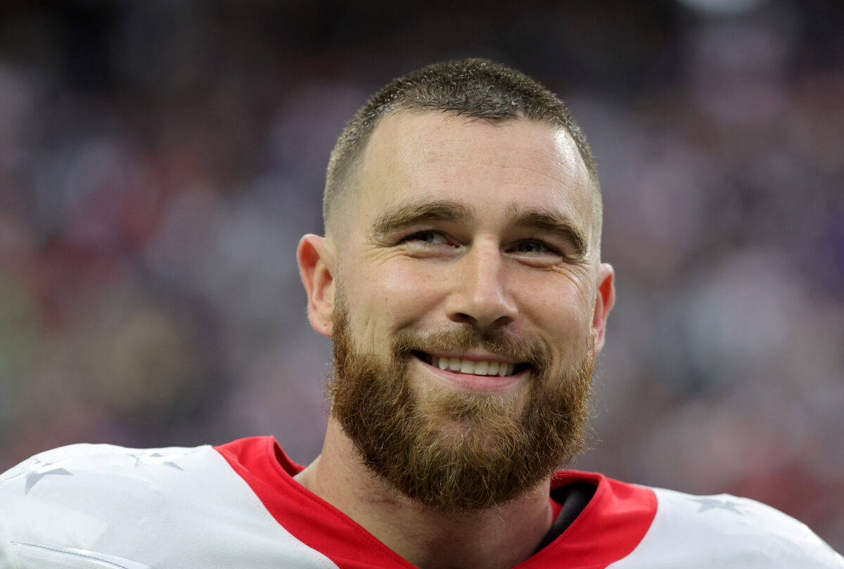 WATCH: Taylor Swift changes lyric to directly reference Chiefs TE Travis Kelce