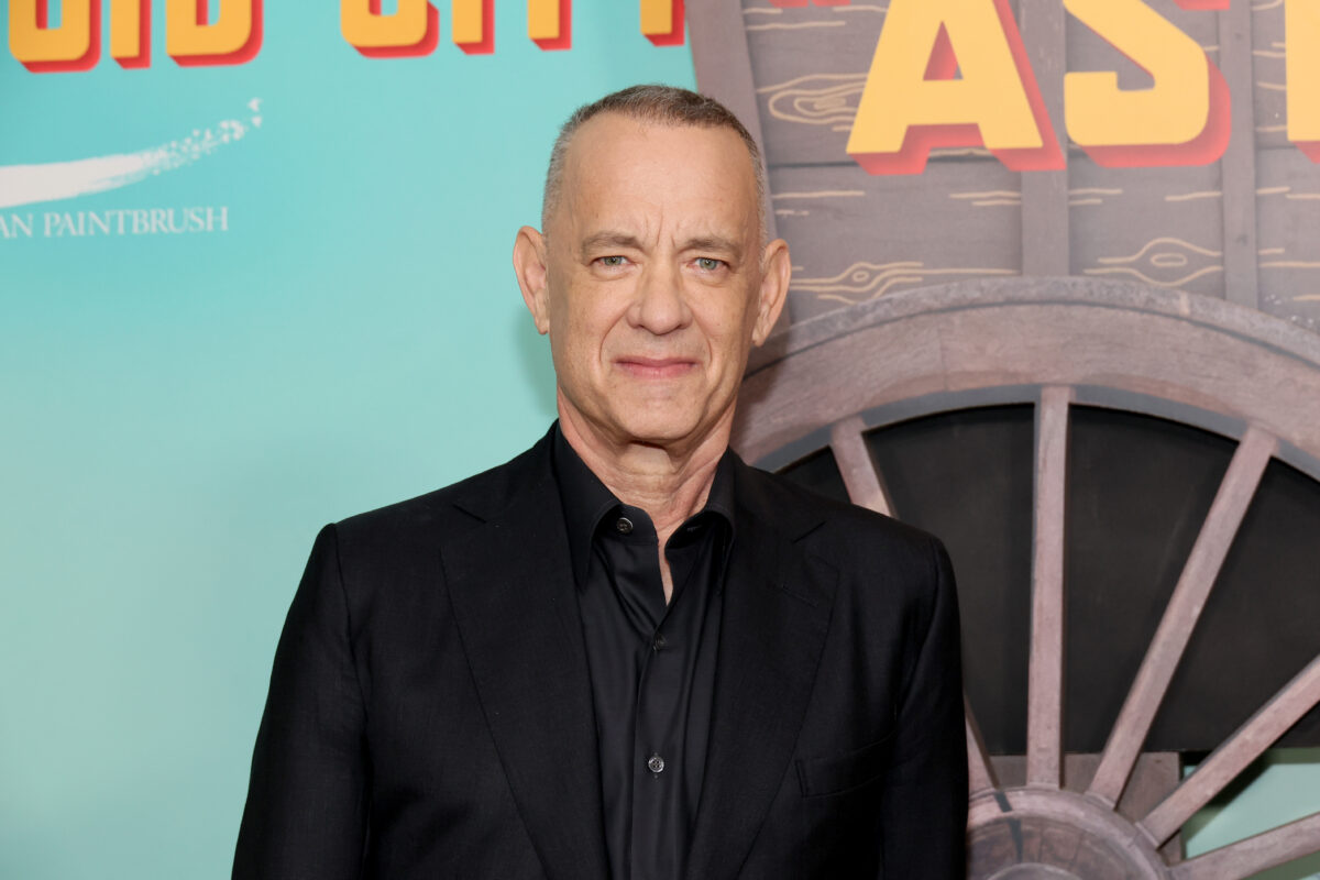 Tom Hanks explains how LSU can beat Alabama in speech to WWII vets