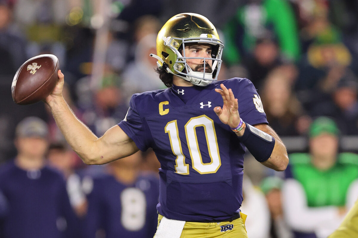 Notre Dame Football: Time For A QB Change?