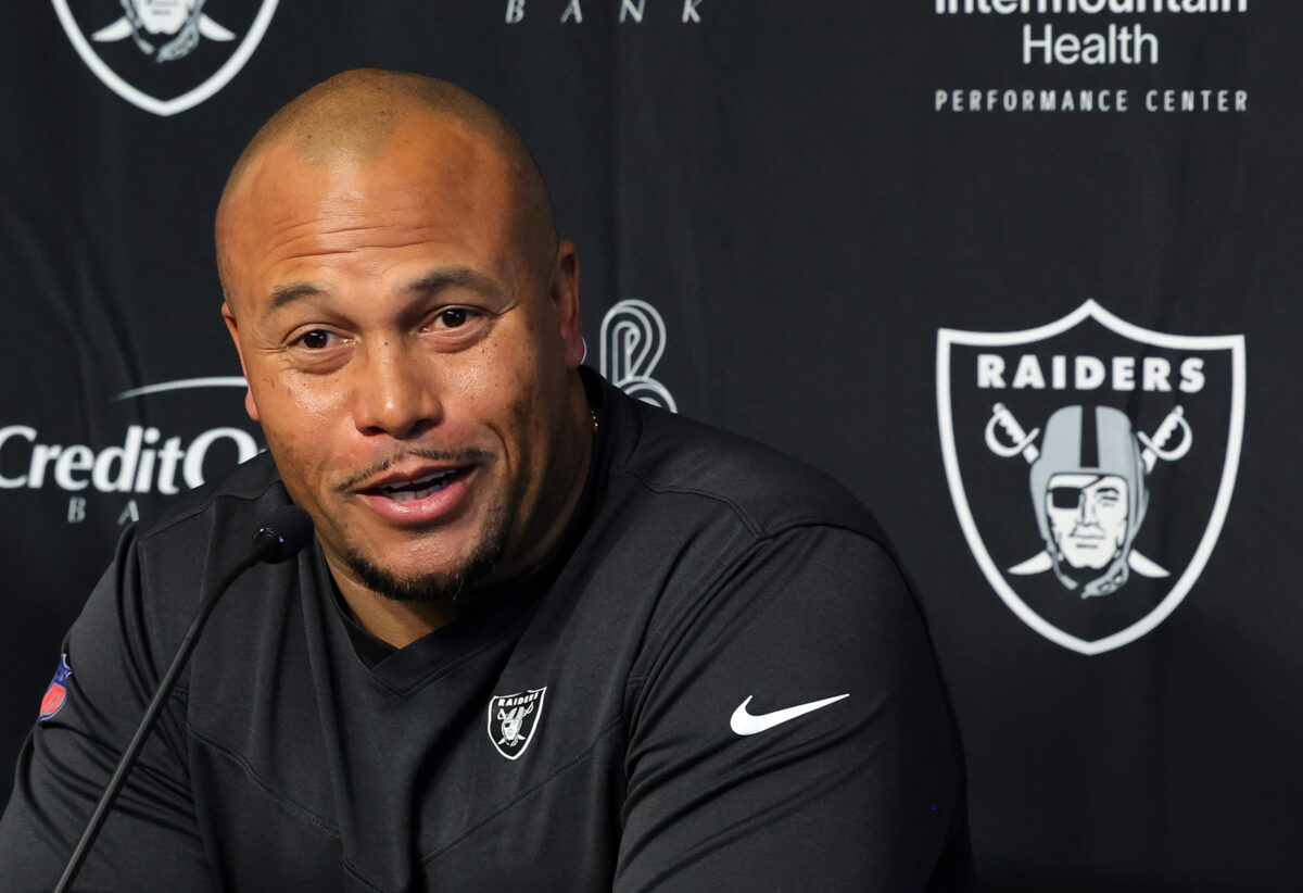 Raiders’ Antonio Pierce: Coaching against Giants ‘ain’t about me’