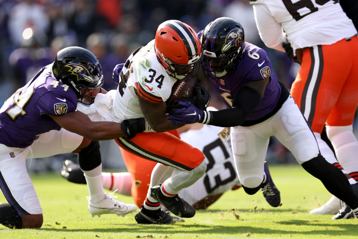 Marlon Humphrey exits Ravens matchup vs. Browns with scary looking foot injury