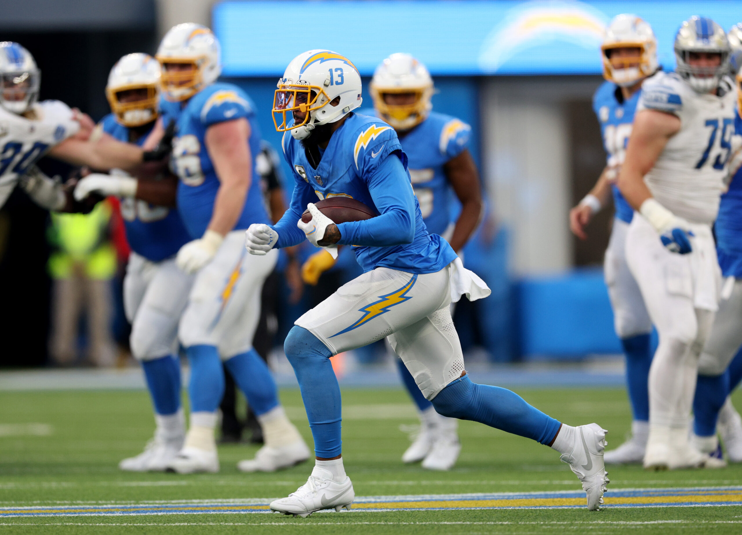 Chargers WR Keenan Allen dealing with AC joint sprain, still expected to play vs. Packers