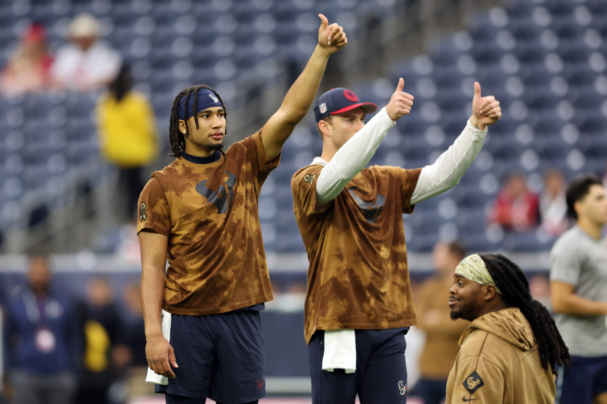 Texans fans react to Davis Mills replacing C.J. Stroud for a play against the Cardinals