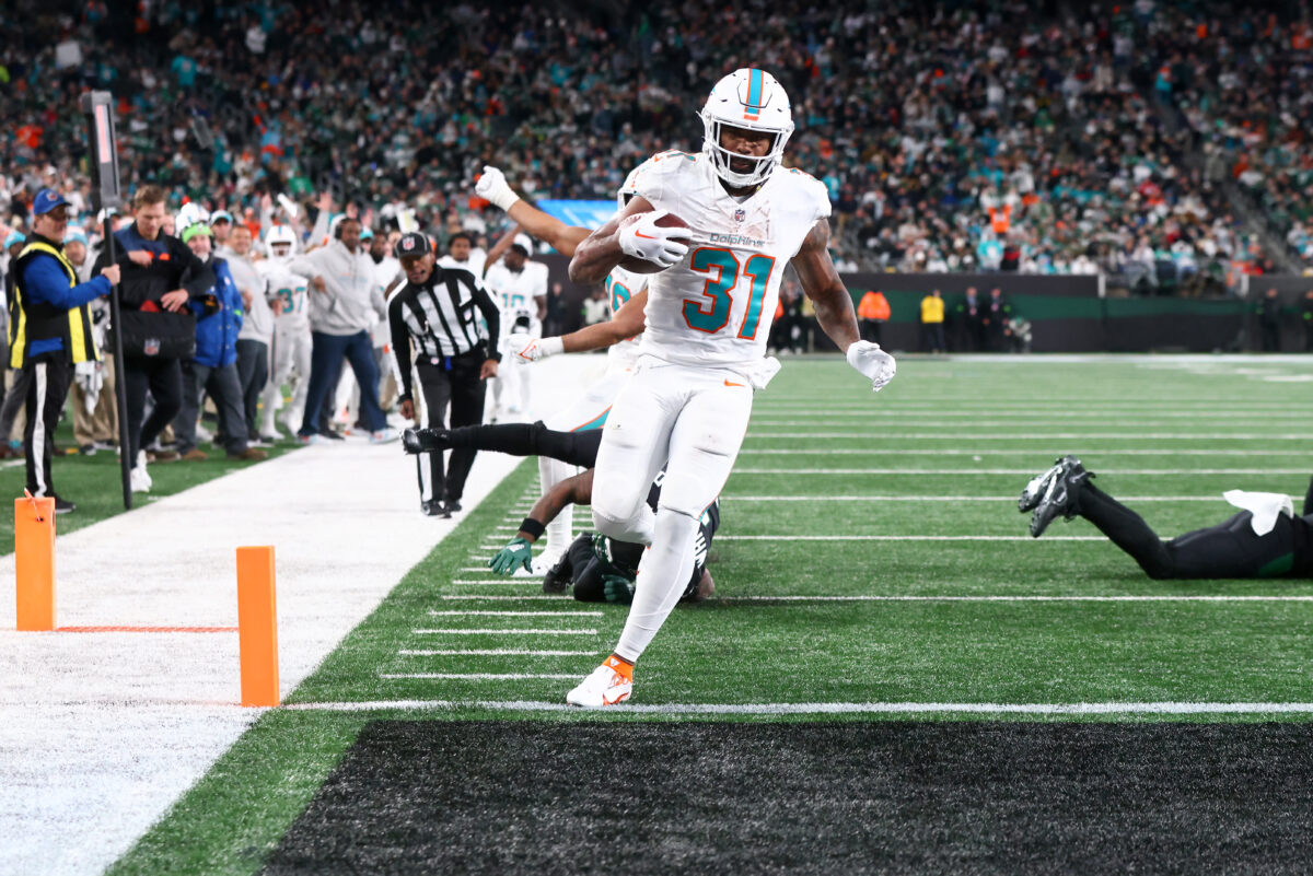 Dolphins RB Raheem Mostert, S Jevon Holland call out MetLife Stadium turf after Jaelan Phillips’ injury