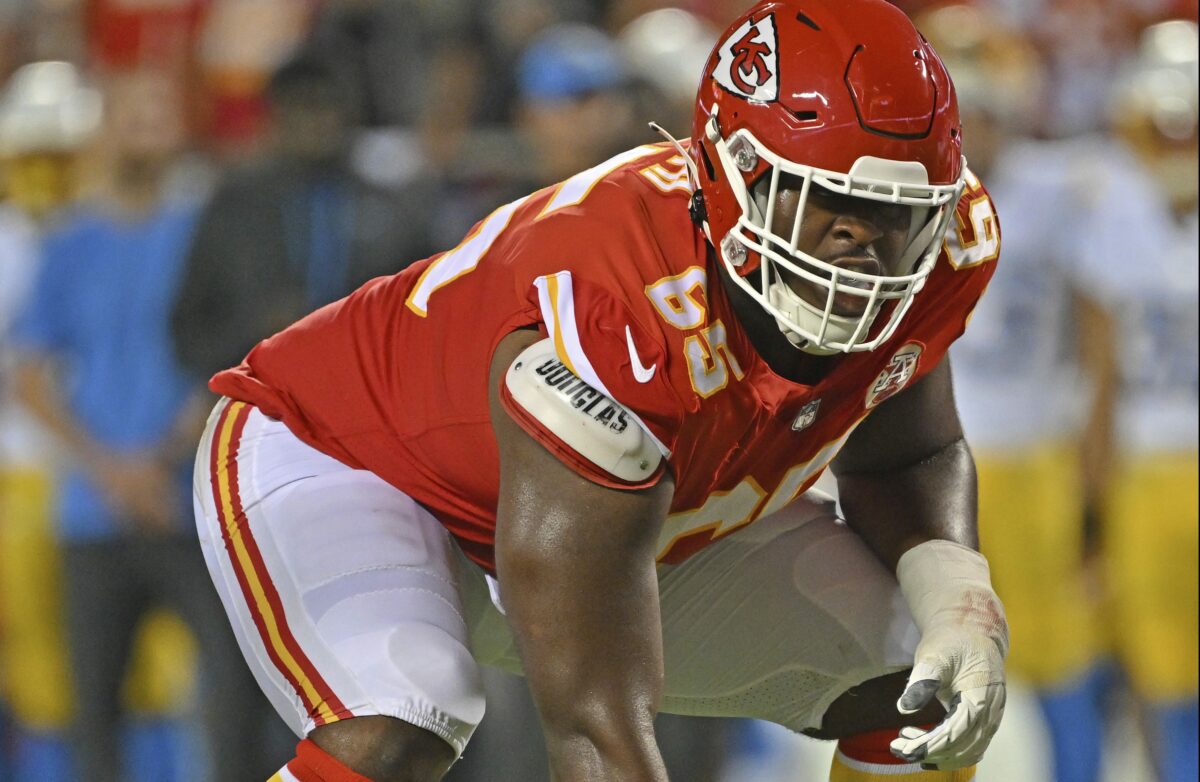 Chiefs OL Trey Smith has NFL’s longest snap streak without allowing a sack