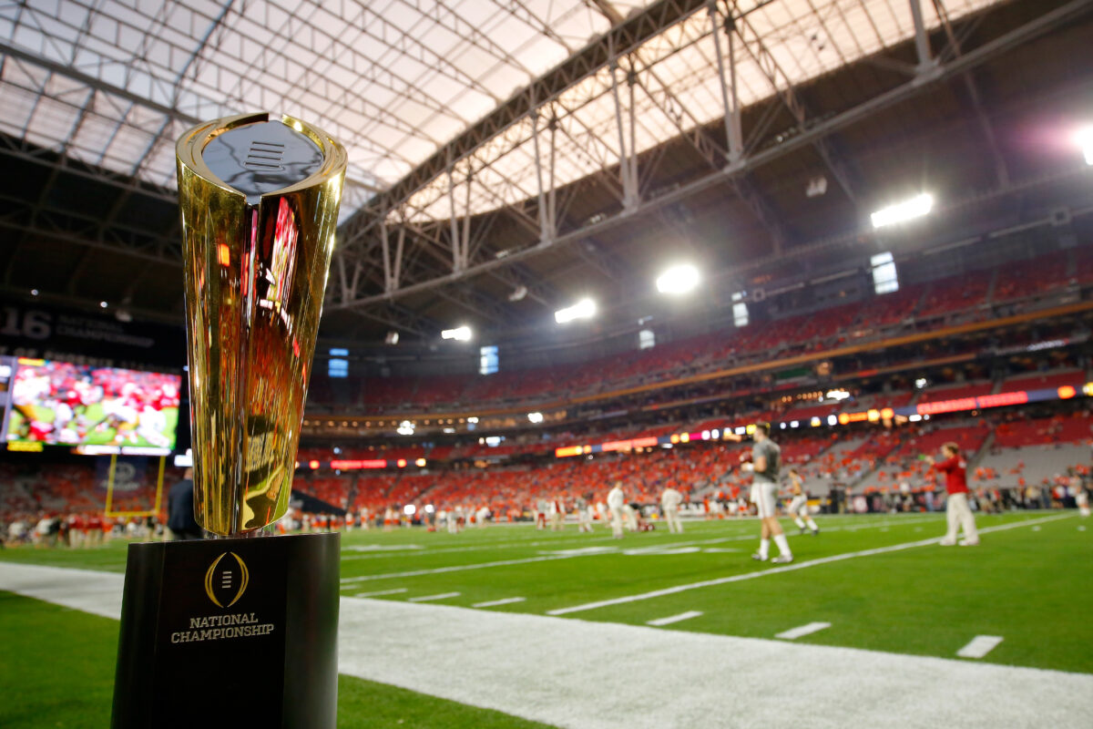 Oregon Ducks move up in penultimate College Football Playoff ranking