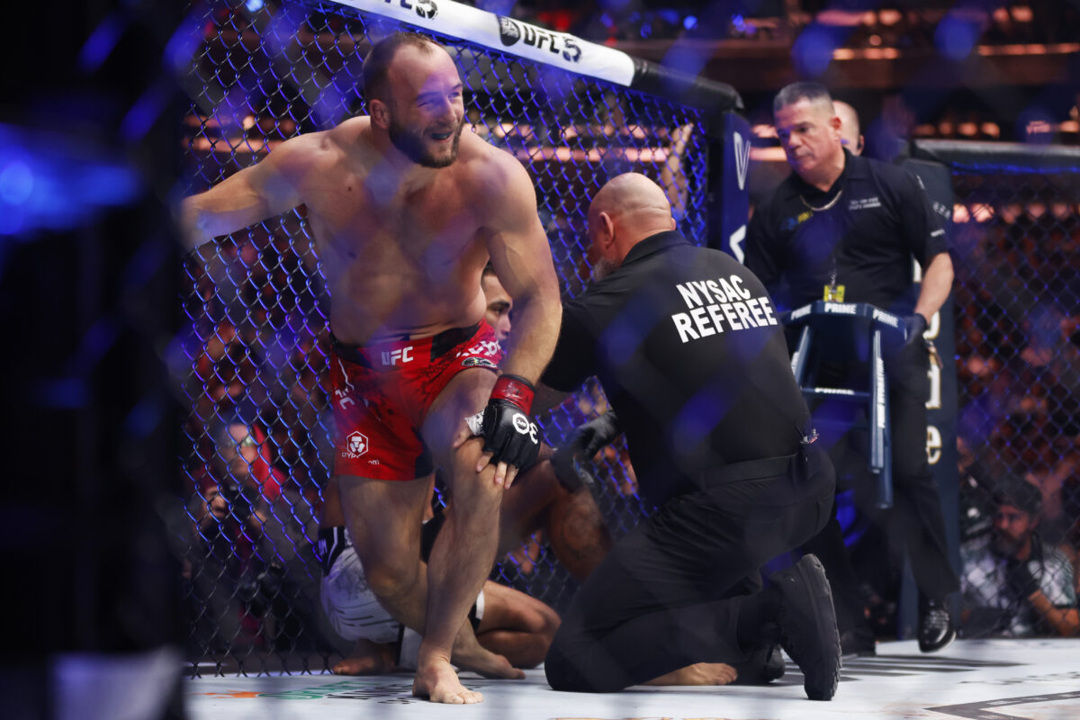Mateusz Rebecki def. Roosevelt Roberts at UFC 295: Best photos