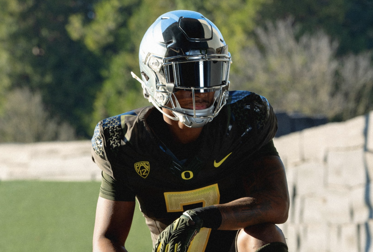 LOOK: Ducks unveil classic uniform combo for Week 10 game vs. California