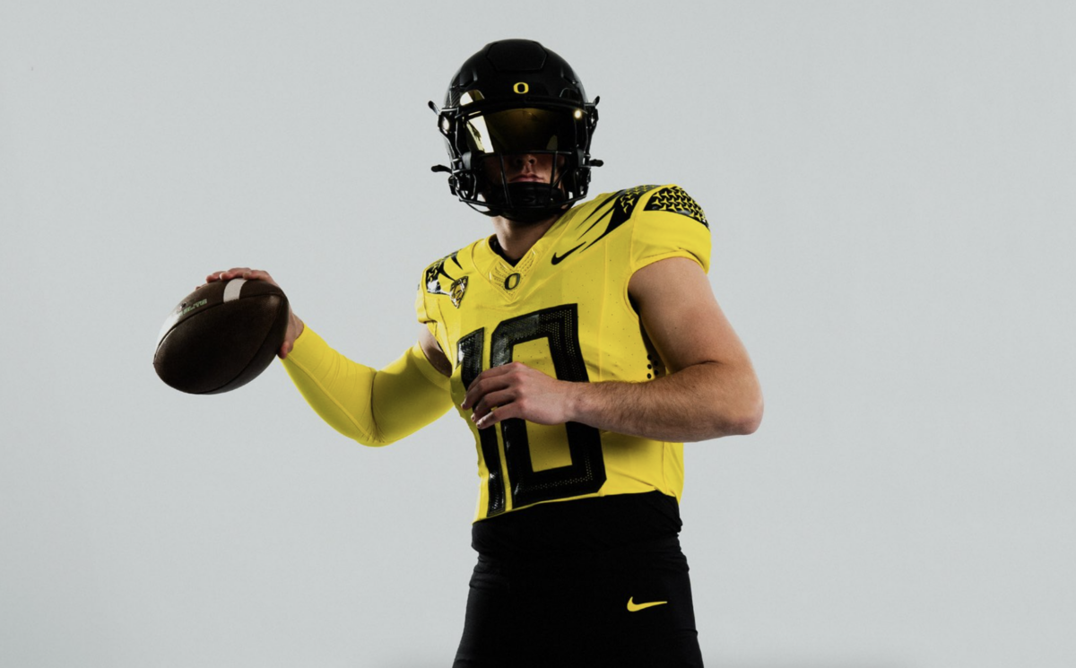 LOOK: Ducks unveil black and yellow jersey combo for night game vs. USC