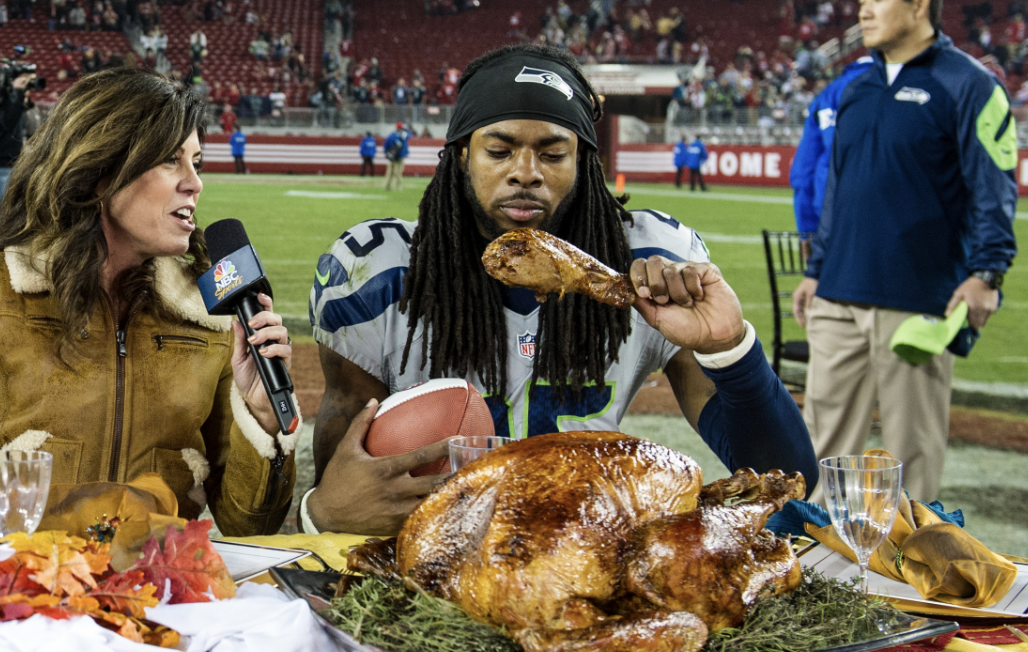 The Seahawks cut Russell Wilson from a Thanksgiving photo in an incredibly petty way and NFL fans loved it