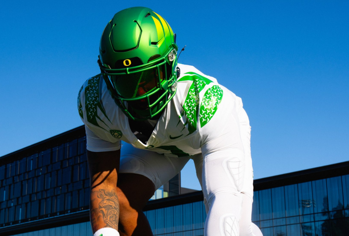 LOOK: Ducks unveil green and white uniform combo for Pac-12 Championship Game