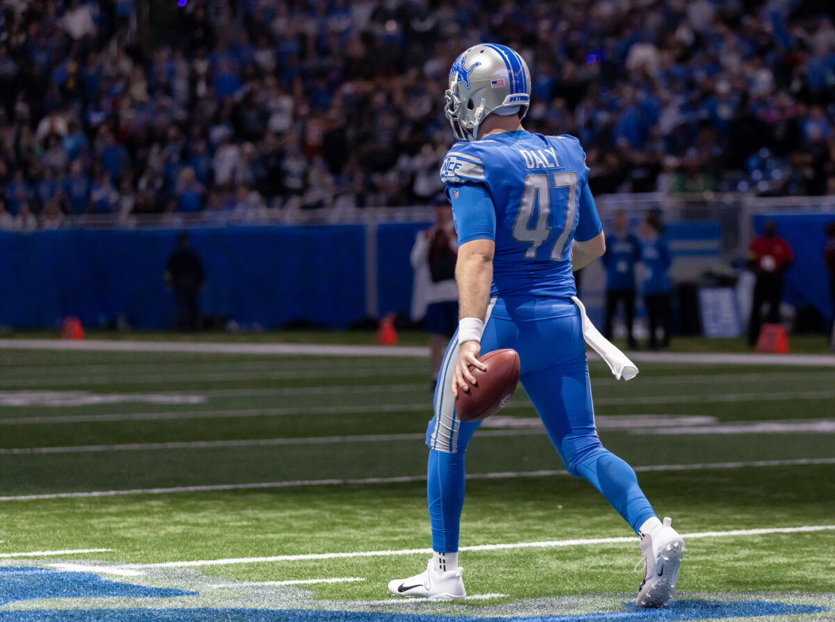 Lions lose long snapper to injury vs. Raiders