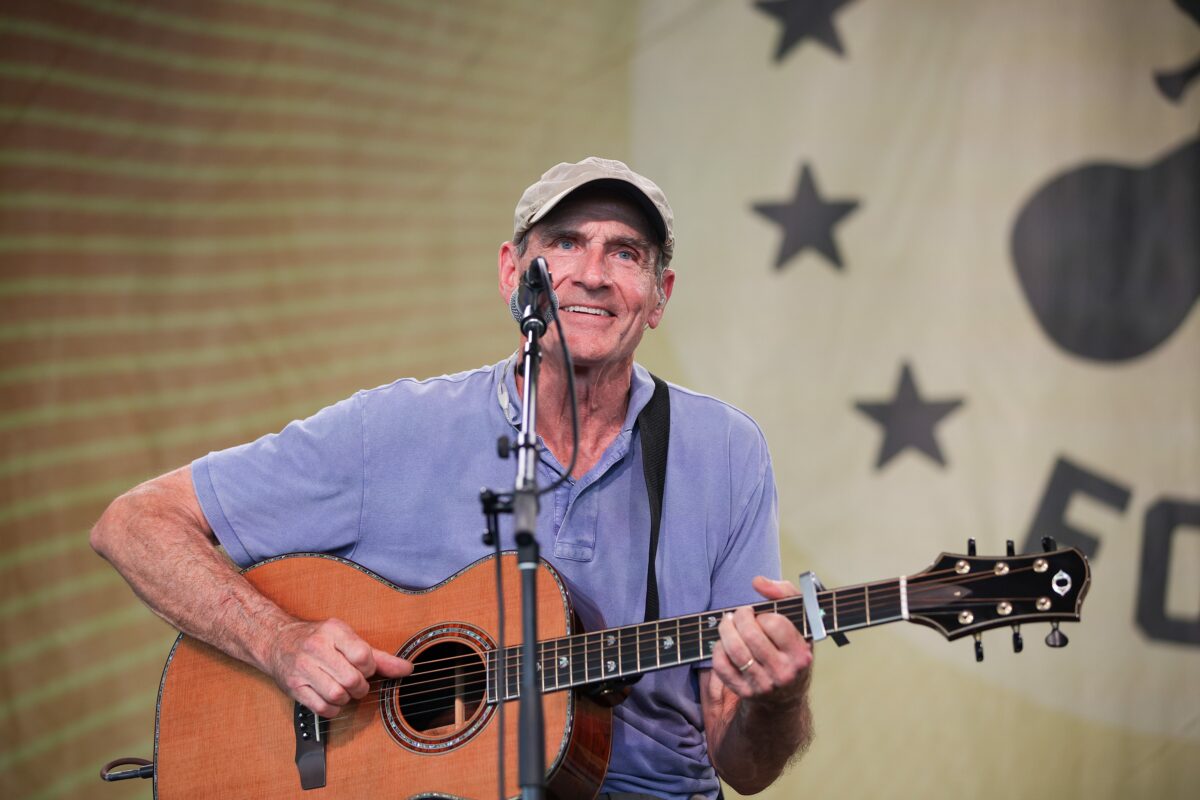 James Taylor performs national anthem before Battle of Bridge HS game in Lewiston, Maine