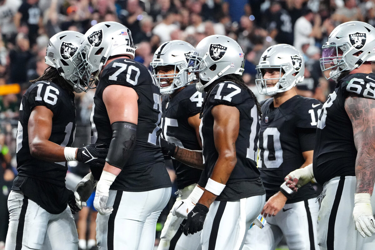 Watch: Raiders score on opening drive, go up 7-0 in first quarter vs Chiefs