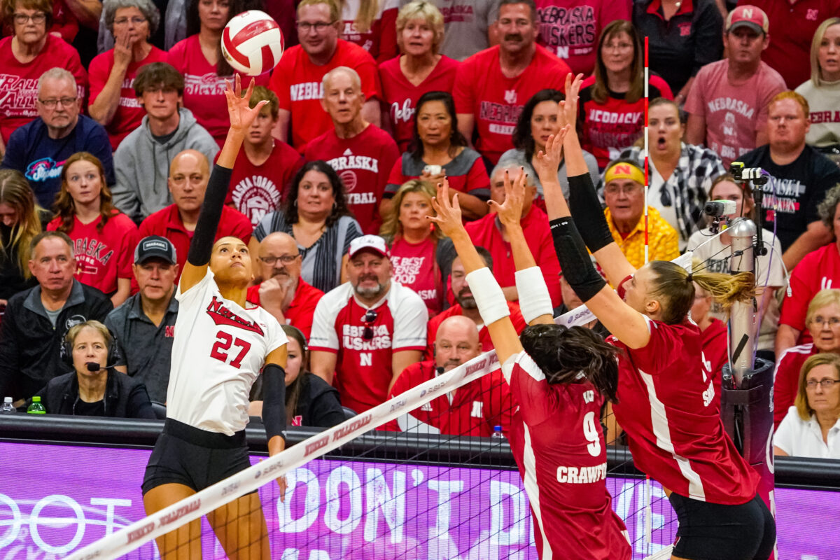 Huskers suffer first defeat of the season