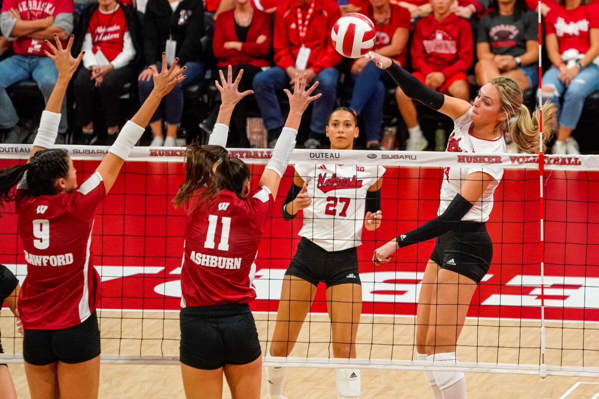 Nebraska volleyball sweeps Rutgers