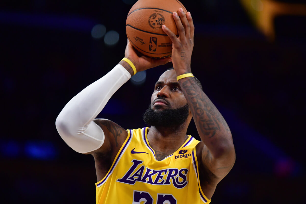 Los Angeles Clippers at Los Angeles Lakers odds, picks and predictions