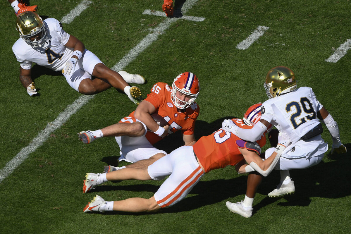 Social media reacts to Notre Dame’s bad first half vs. Clemson