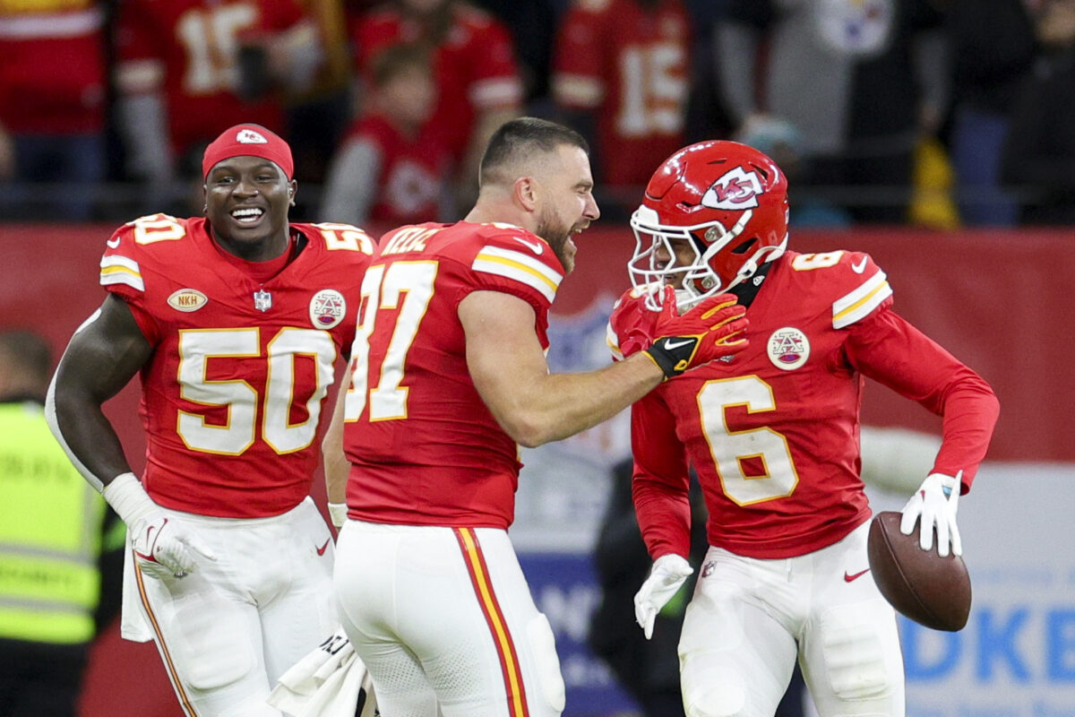 LOOK: Chiefs DB Joshua Williams’ comical expression during insane Bryan Cook TD