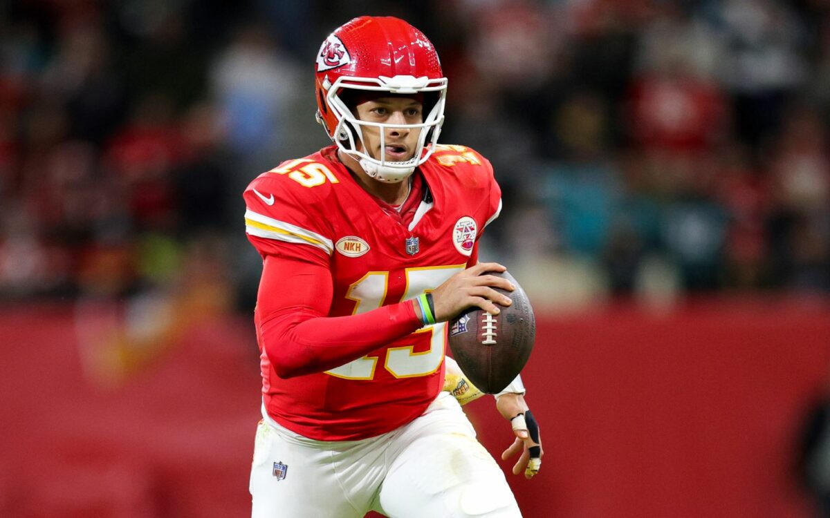 WATCH: Chiefs QB Patrick Mahomes finds WR Justin Watson for TD vs. Eagles