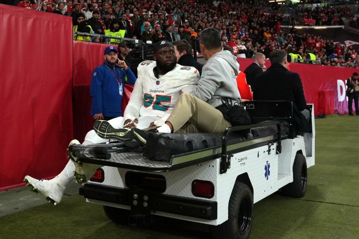 Dolphins OL Robert Jones suffered hyperextended knee vs. Chiefs