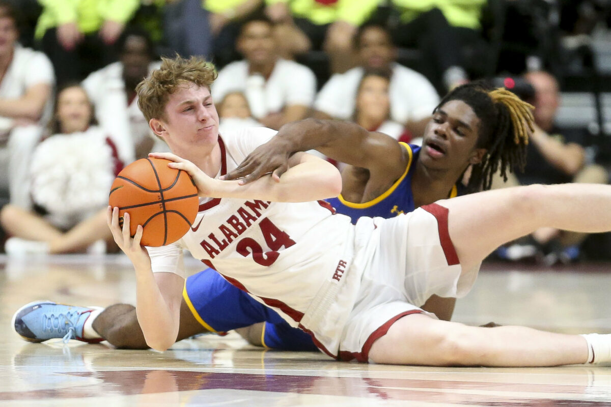 PHOTO GALLERY: Alabama MBB earns first win of the season over Morehead State