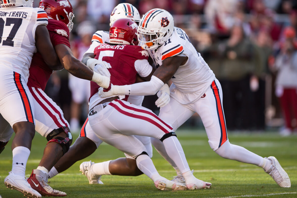 Auburn smokes listless Arkansas as half-empty stadium watches