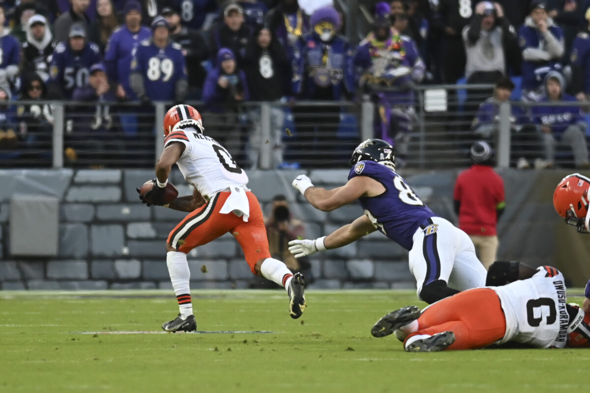 Browns miss PAT after getting pick-six to close within 1 point of Ravens