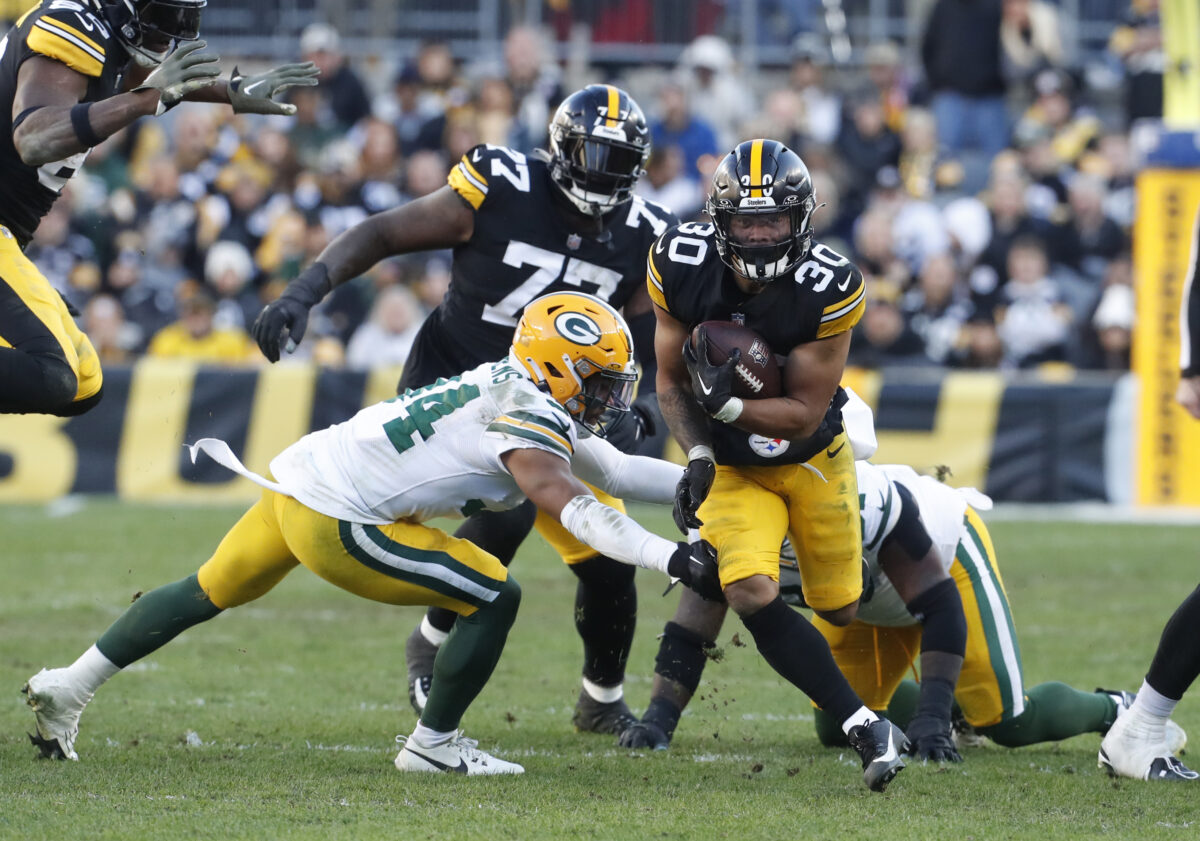Missed tackles and porous run defense return for Packers in loss to Steelers