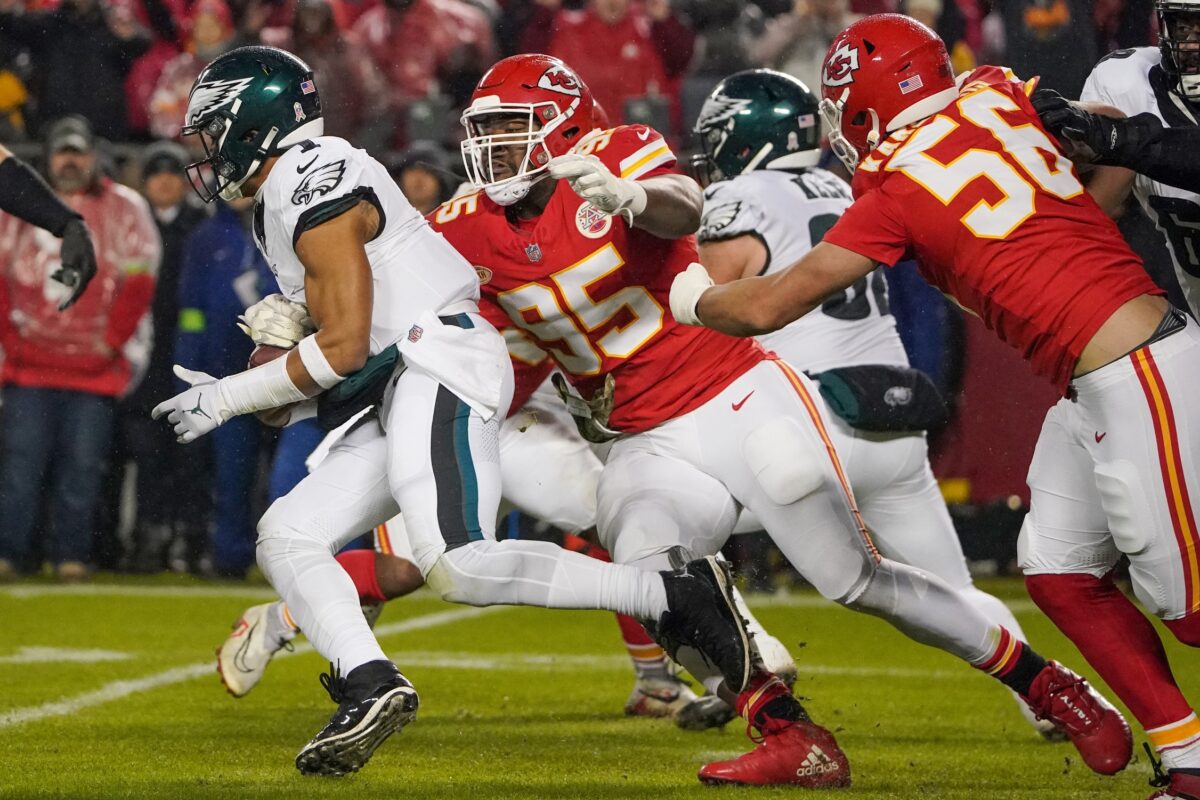 Instant analysis of Eagles gritty 21-17 win over the Chiefs on Monday Night Football