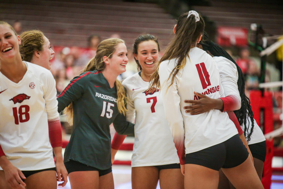 No. 8 Arkansas volleyball sweeps Mississippi State in home return