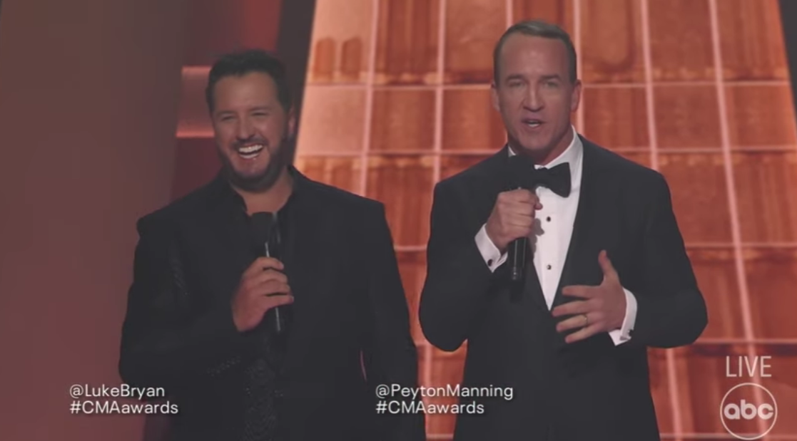 Peyton Manning and Luke Bryan hysterically roasted the Jets with a CMA Awards joke involving Taylor Swift