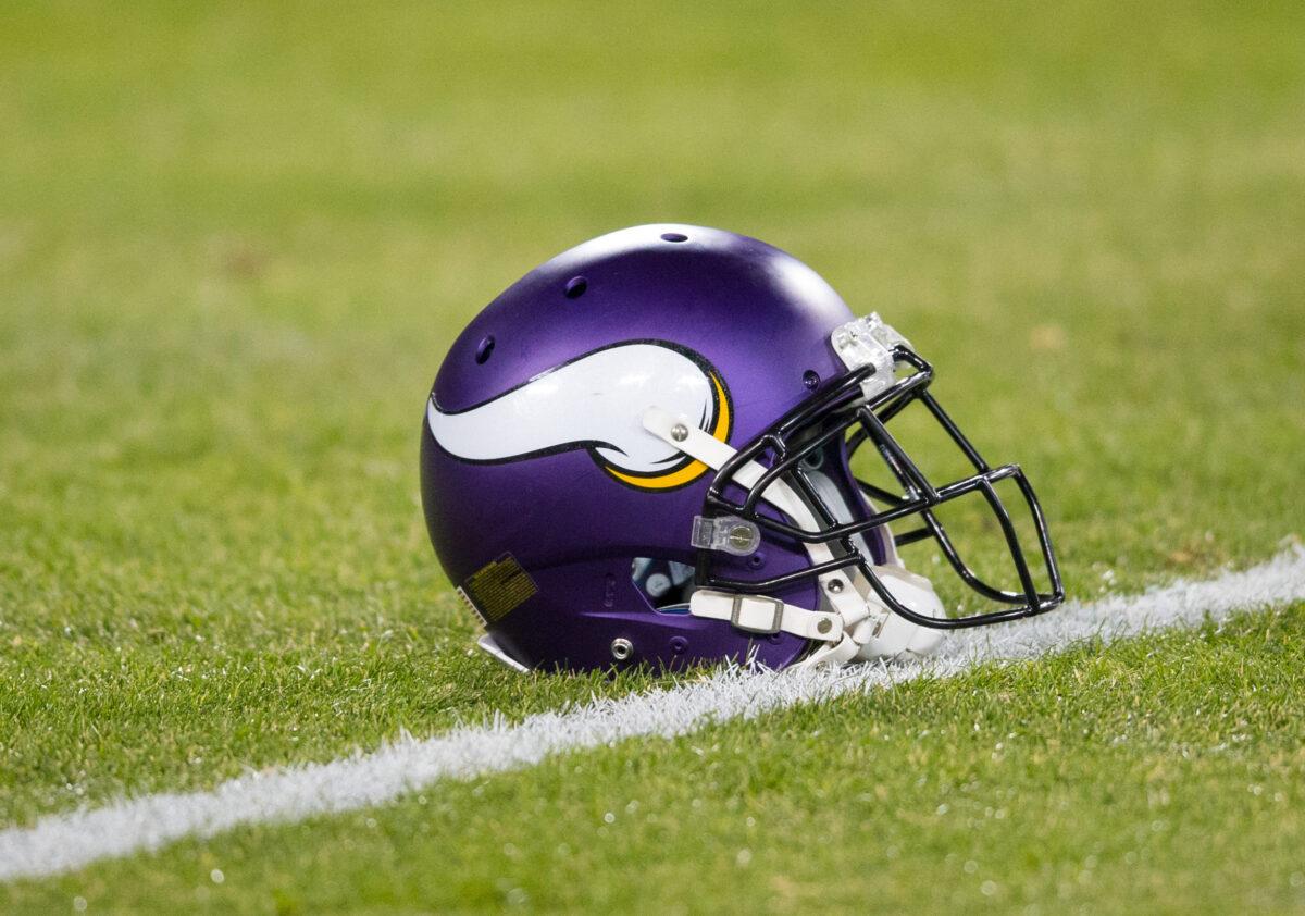 Vikings name equipment room after longtime manager Dennis Ryan