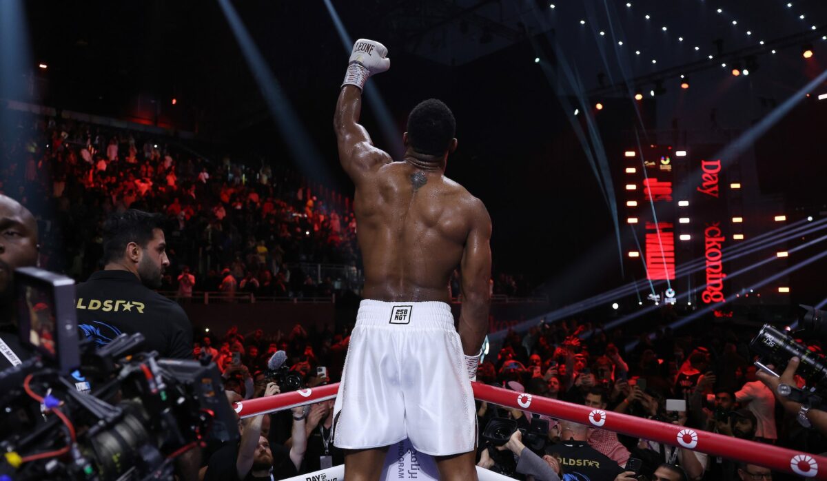 Weekend Review: Anthony Joshua sizzles, Deontay Wilder fizzles in Saudi Arabia