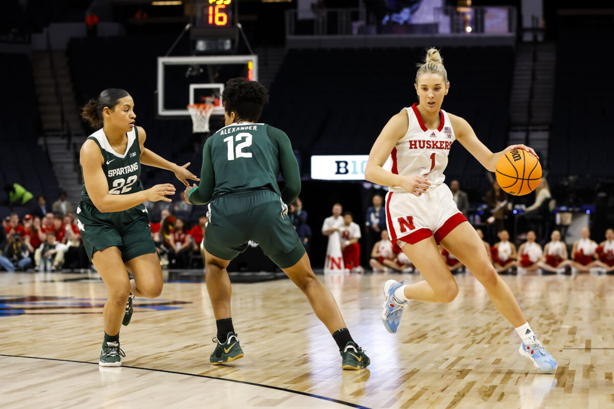 Women’s basketball holds off Michigan State to win 80-74