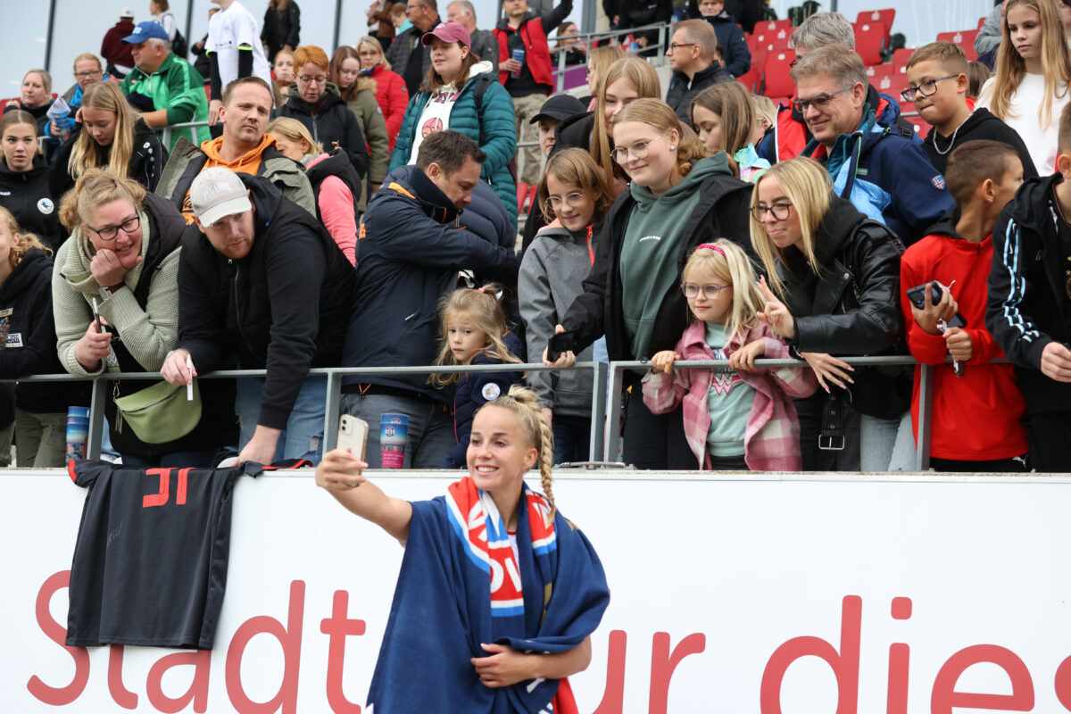 German soccer star Giulia Gwinn in images