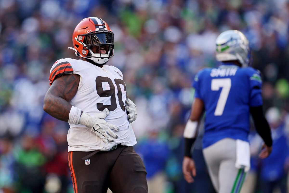 Another Browns player exits with injury vs. Jaguars; Maurice Hurst leaves with pectoral injury