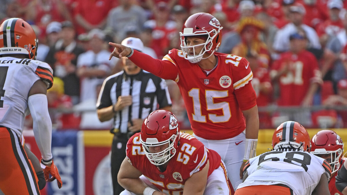 Chiefs QB Patrick Mahomes explains his Christmas gift for the offensive line