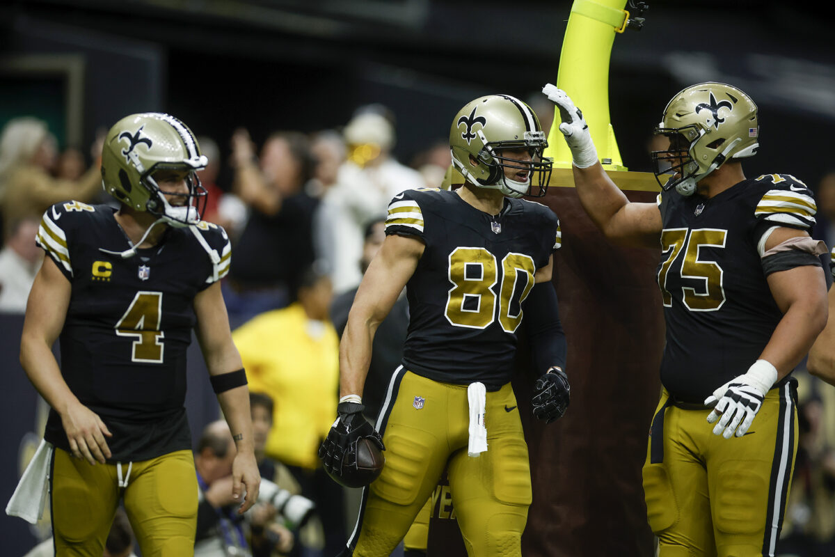 WATCH: Jimmy Graham scores go-ahead touchdown catch, with special celebration