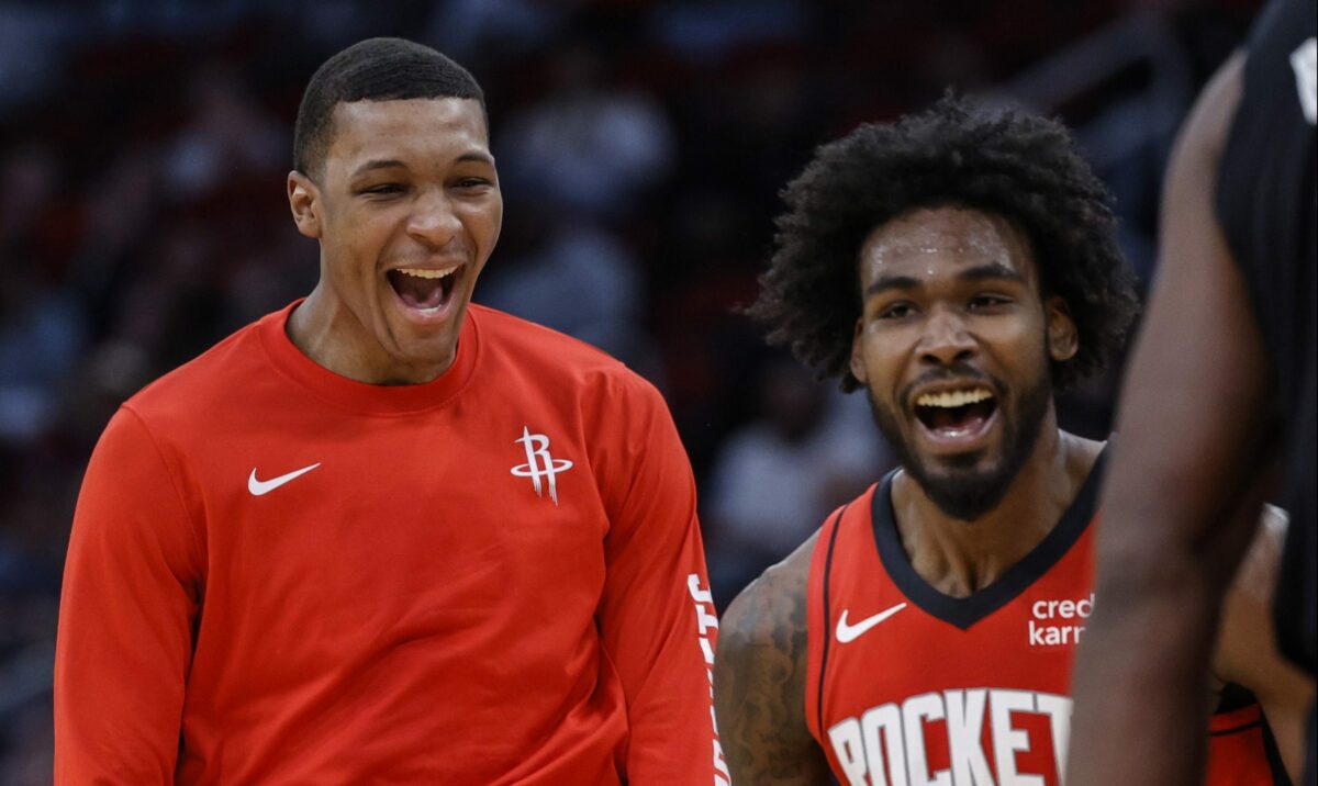 Rockets’ Tari Eason pretended to be a reporter to ask teammate Jabari Smith a funny question