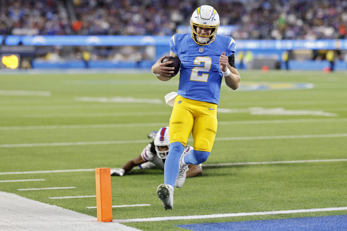 Highlight: Chargers QB Easton Stick extends the lead vs. Bills